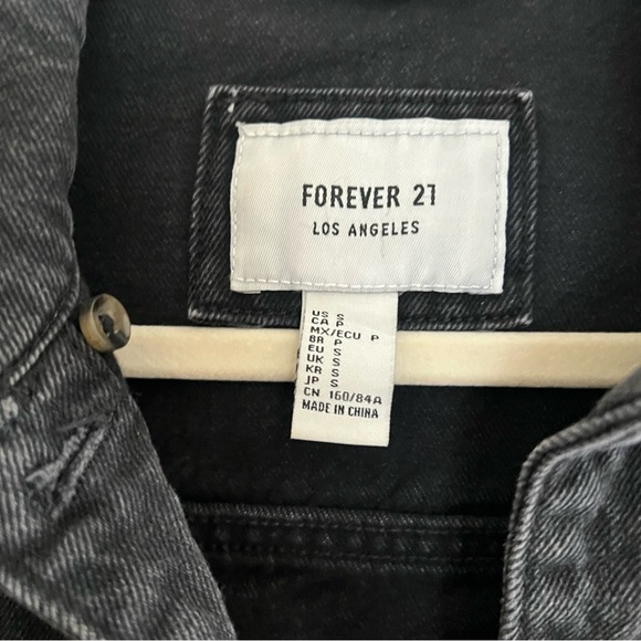 Forever 21 Black Cropped Denim Jacket - Picture 3 of 4